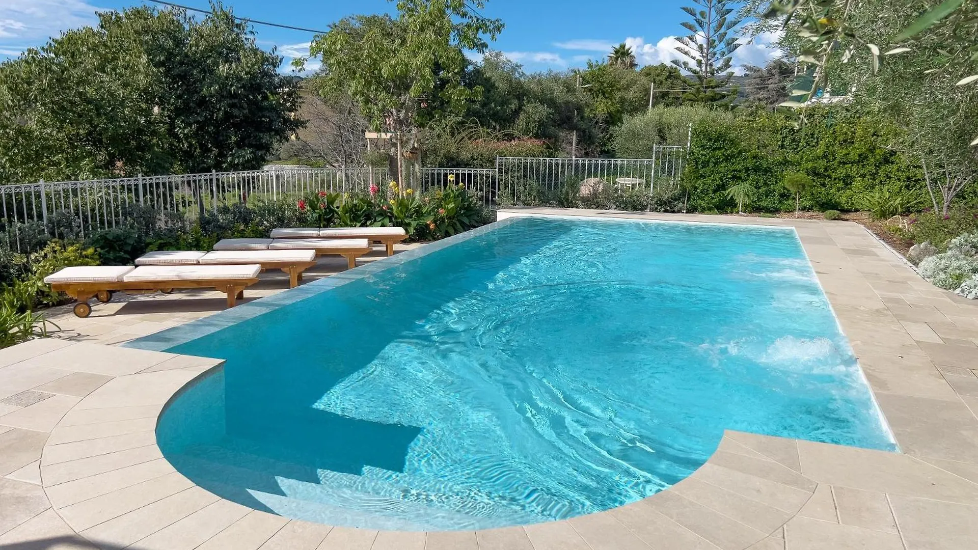 Villa Mimosa Diano Marina: Exclusive Use Villa, Garden, Barbecue, 3 Bedrooms And 3 Bathrooms